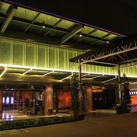 108 Hotel By Him Jakarta Exterior foto