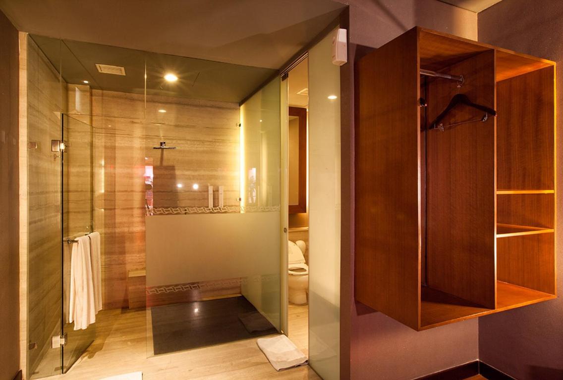 108 Hotel By Him Jakarta Exterior foto
