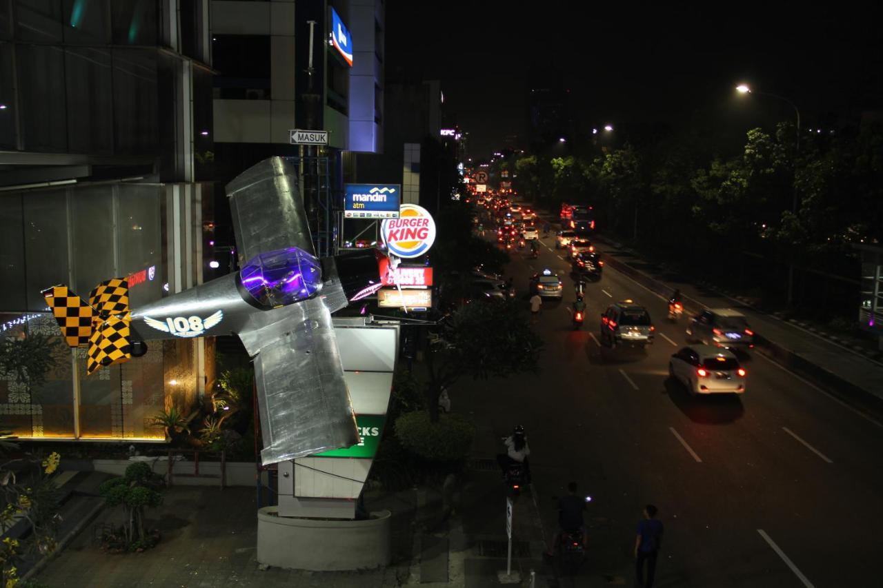 108 Hotel By Him Jakarta Exterior foto