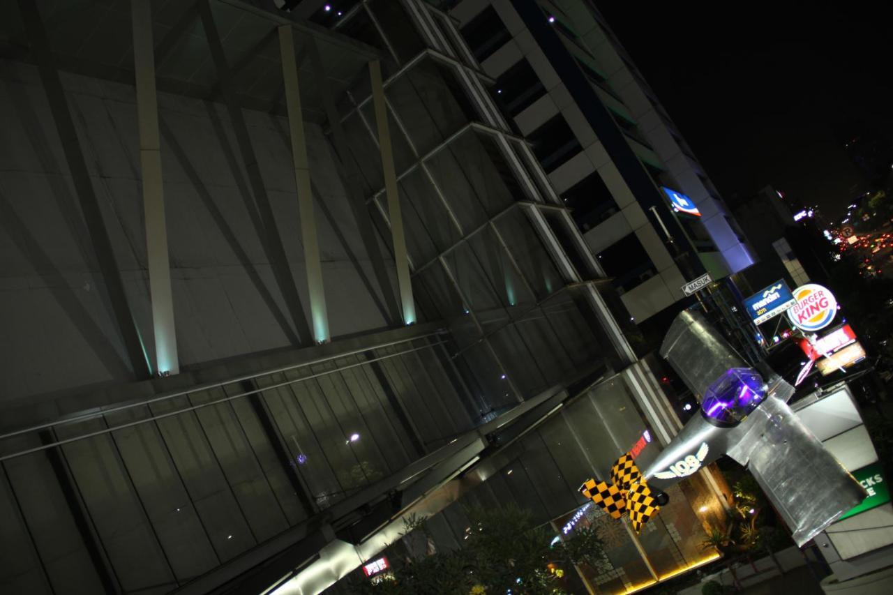 108 Hotel By Him Jakarta Exterior foto